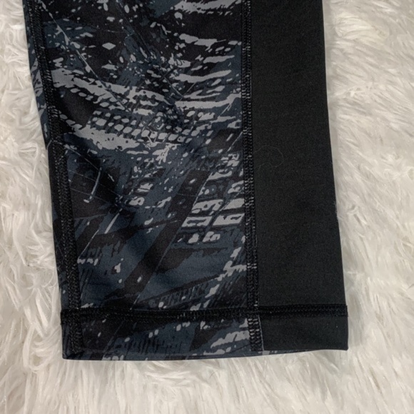 Adidas Techfit Black & Grey Medium Compression Cropped Leggings - Picture 4 of 6